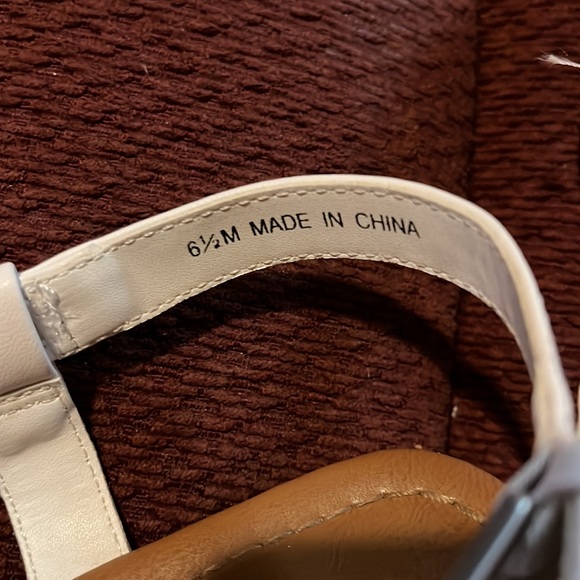 Arizona White Sandals Size 6 1/2 - Picture 5 of 6